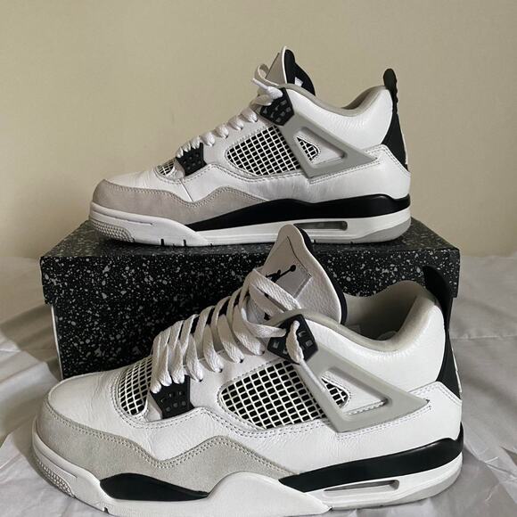 Jordan 4 retro military black - size 10.5 M / 12 W US / 43.5 EU - Picture 4 of 8